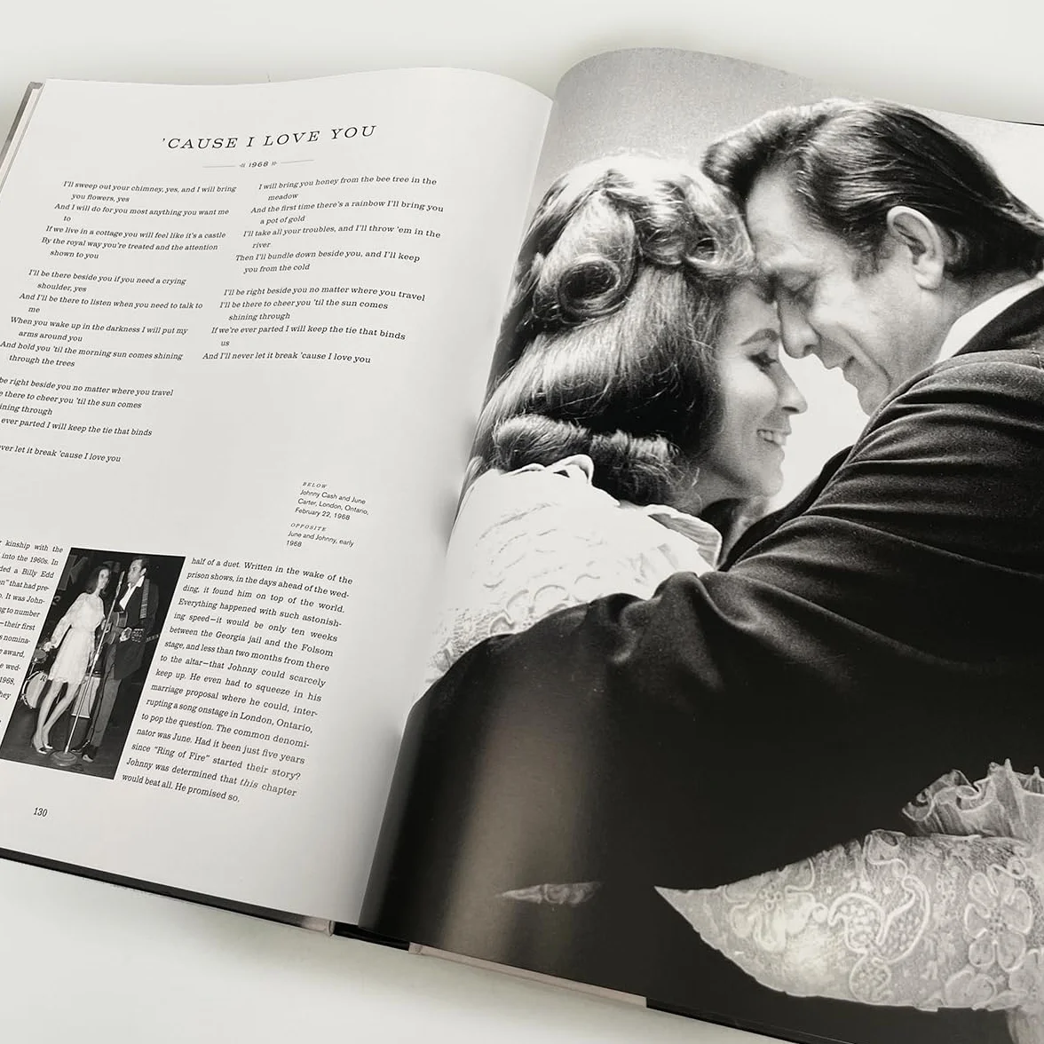 Johnny Cash: The Life in Lyrics: The official, fully illustrated celebration of the Man in Black