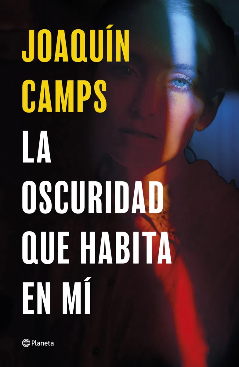 La oscuridad que habita en mí (Autores Españoles e Iberoamericanos)